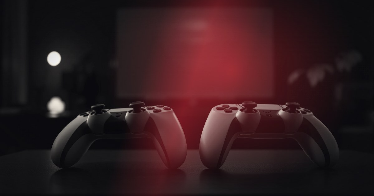 Зона PlayStation 5 с телевизором и двумя геймпадами в клубе Маяк Арена, Екатеринбург